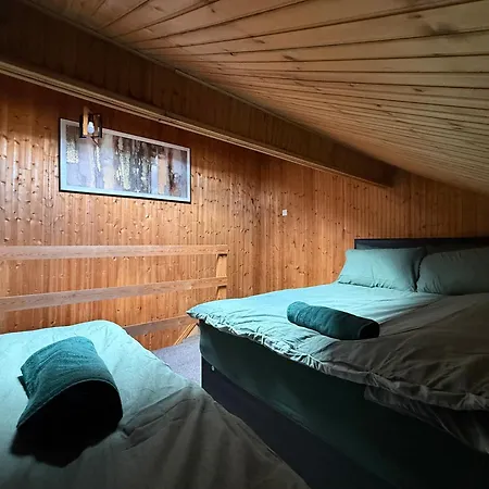 Serviced - - 2 Bed House-close To Centre - Hospital - Contractors - Business Travellers - Families