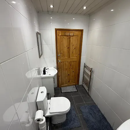 Nyaraló Serviced - - 2 Bed House-close To Centre - Hospital - Contractors - Business Travellers - Families *