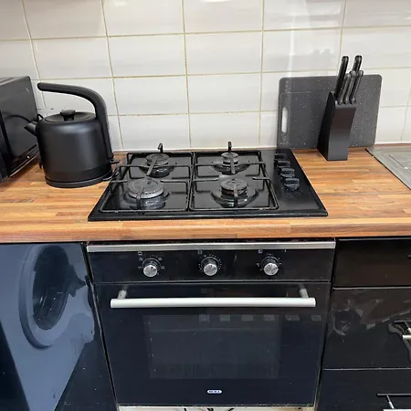 Serviced - - 2 Bed House-close To Centre - Hospital - Contractors - Business Travellers - Families Bradford