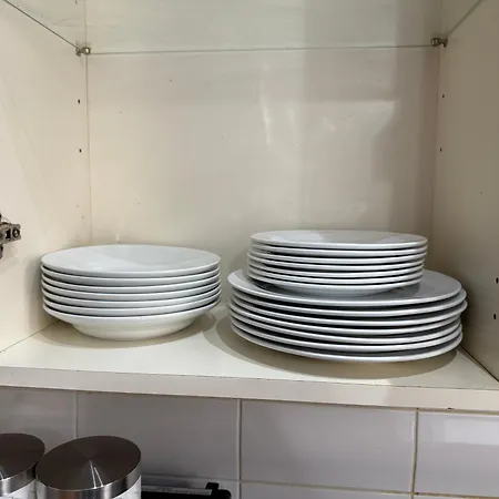 Serviced - - 2 Bed House-close To Centre - Hospital - Contractors - Business Travellers - Families Nyaraló