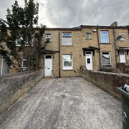 Serviced - - 2 Bed House-close To Centre - Hospital - Contractors - Business Travellers - Families * Bradford