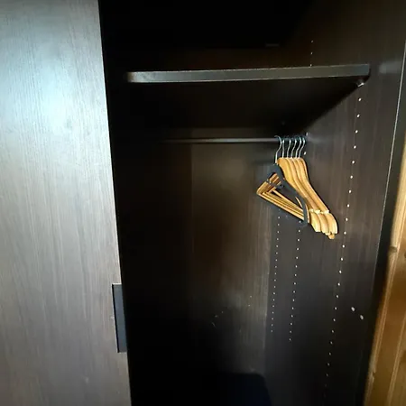 Serviced - - 2 Bed House-close To Centre - Hospital - Contractors - Business Travellers - Families Nyaraló