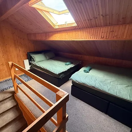 Nyaraló Serviced - - 2 Bed House-close To Centre - Hospital - Contractors - Business Travellers - Families *