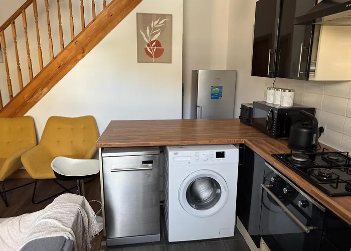 Serviced - - 2 Bed House-close To Centre - Hospital - Contractors - Business Travellers - Families Holiday home Bradford (West Yorkshire)