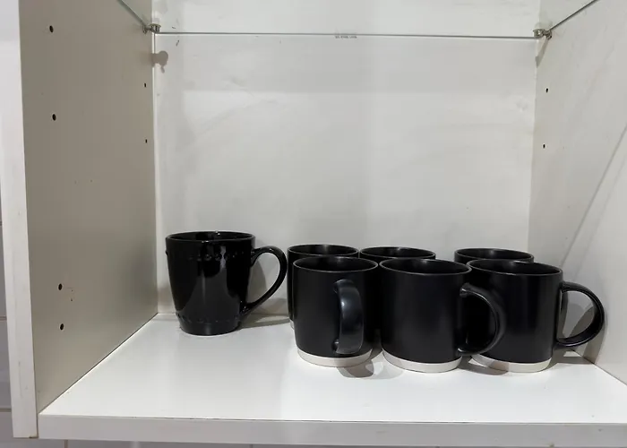 Serviced - - 2 Bed House-close To Centre - Hospital - Contractors - Business Travellers - Families Holiday home *