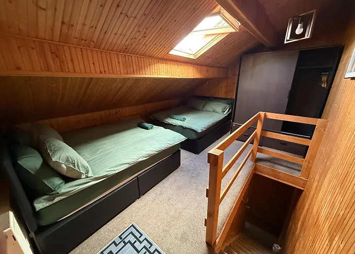 Serviced - - 2 Bed House-close To Centre - Hospital - Contractors - Business Travellers - Families Holiday home Bradford (West Yorkshire)