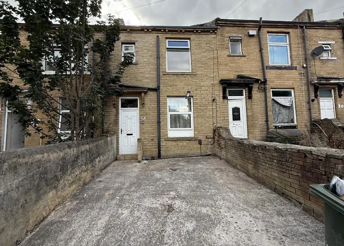 Serviced - - 2 Bed House-close To Centre - Hospital - Contractors - Business Travellers - Families * Bradford (West Yorkshire)