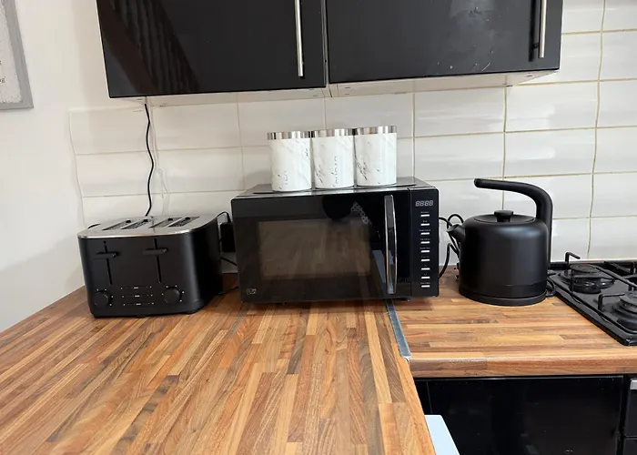 Serviced - - 2 Bed House-close To Centre - Hospital - Contractors - Business Travellers - Families Bradford (West Yorkshire)