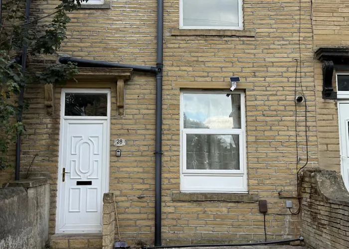 Holiday home Serviced - - 2 Bed House-close To Centre - Hospital - Contractors - Business Travellers - Families