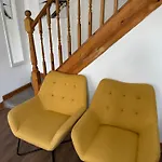 Дом отдыха 2br Modern - Sleeps 7 - Near Hospital & Access - Free Parking & Fast Wifi *