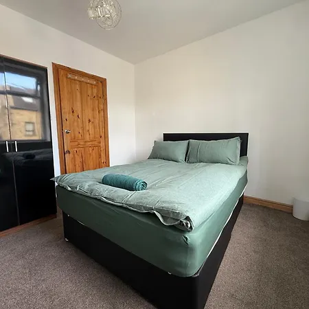 別荘 Families Or Contractors Stay For 7 - Free Parking, Fans - Near Heaton Hill, Saltaire & Lister Park ブラッドフォード