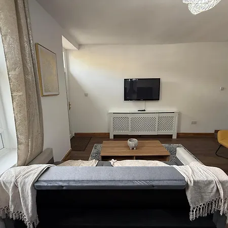 Serviced - - 2 Bed House-close To Centre - Hospital - Contractors - Business Travellers - Families Σπίτι διακοπών *