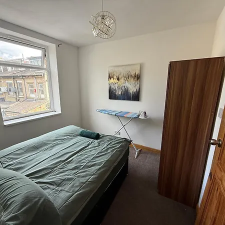 Families Or Contractors Stay For 7 - Free Parking, Fans - Near Heaton Hill, Saltaire & Lister Park
