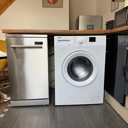 Serviced - - 2 Bed House-close To Centre - Hospital - Contractors - Business Travellers - Families Hébergement de vacances *