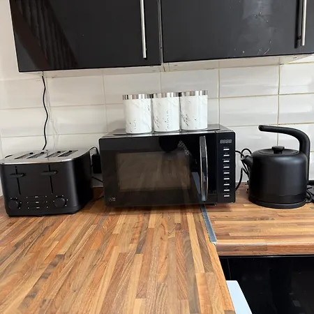 Serviced - - 2 Bed House-close To Centre - Hospital - Contractors - Business Travellers - Families Bradford (West Yorkshire)