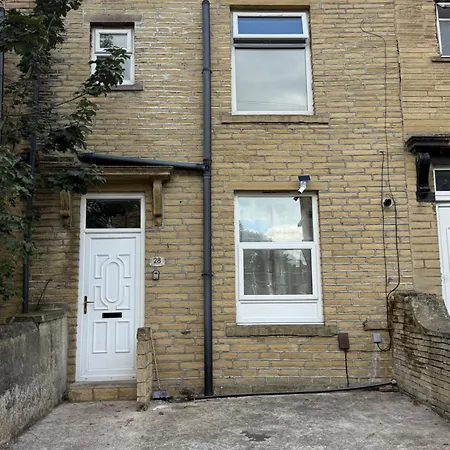 Modern Group Base- Driveway - Bradford Royal Infirmary בית נופש בראדפורד