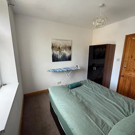 Serviced - - 2 Bed House-close To Centre - Hospital - Contractors - Business Travellers - Families Hébergement de vacances Bradford (West Yorkshire)