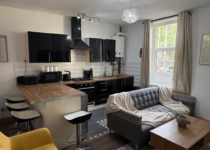 Serviced - - 2 Bed House-close To Centre - Hospital - Contractors - Business Travellers - Families * Μπράντφορντ