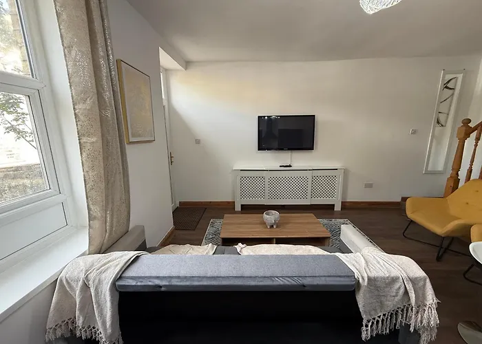 Serviced - - 2 Bed House-close To Centre - Hospital - Contractors - Business Travellers - Families Σπίτι διακοπών *