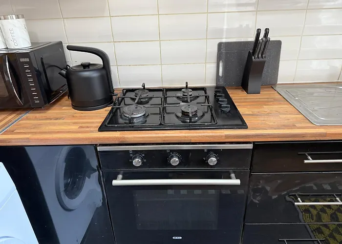 Serviced - - 2 Bed House-close To Centre - Hospital - Contractors - Business Travellers - Families Bradford (West Yorkshire)