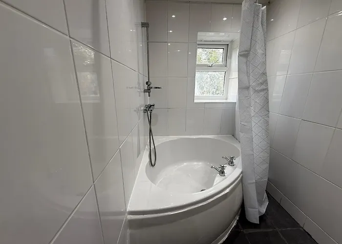 Σπίτι διακοπών Serviced - - 2 Bed House-close To Centre - Hospital - Contractors - Business Travellers - Families *