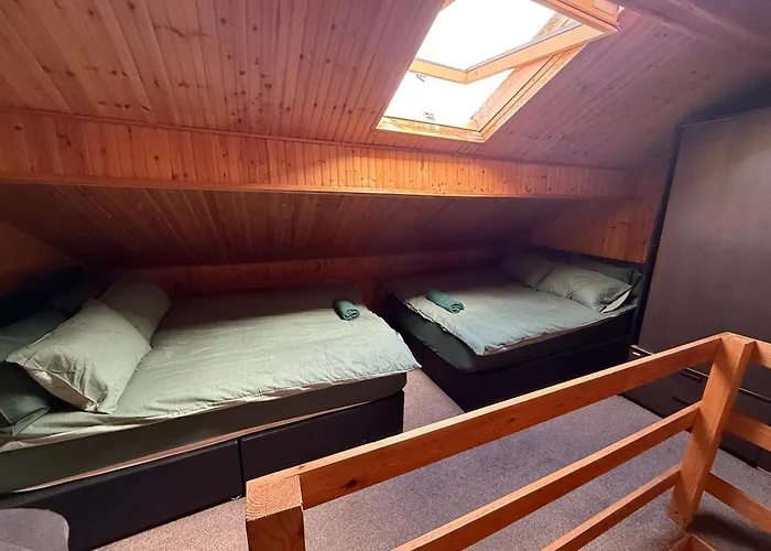 Serviced - - 2 Bed House-close To Centre - Hospital - Contractors - Business Travellers - Families