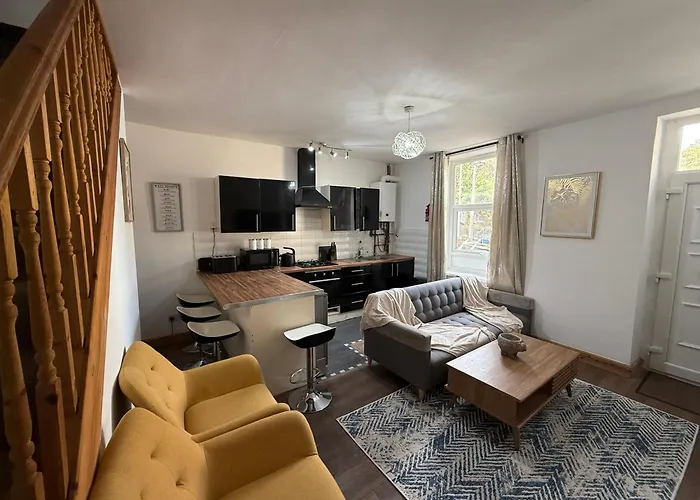 Σπίτι διακοπών Serviced - - 2 Bed House-close To Centre - Hospital - Contractors - Business Travellers - Families