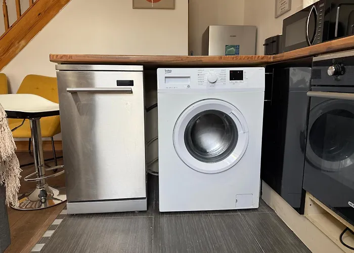 Serviced - - 2 Bed House-close To Centre - Hospital - Contractors - Business Travellers - Families Holiday home *