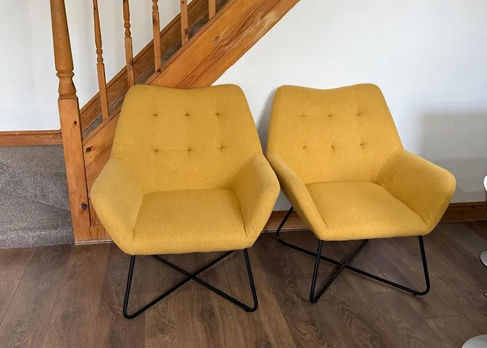 Serviced - - 2 Bed House-close To Centre - Hospital - Contractors - Business Travellers - Families Holiday home