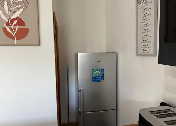 Holiday home Serviced - - 2 Bed House-close To Centre - Hospital - Contractors - Business Travellers - Families *