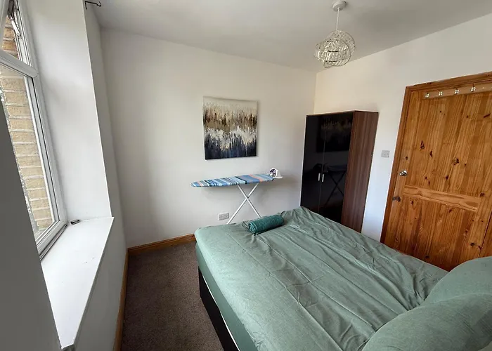 Serviced - - 2 Bed House-close To Centre - Hospital - Contractors - Business Travellers - Families Holiday home Bradford (West Yorkshire)