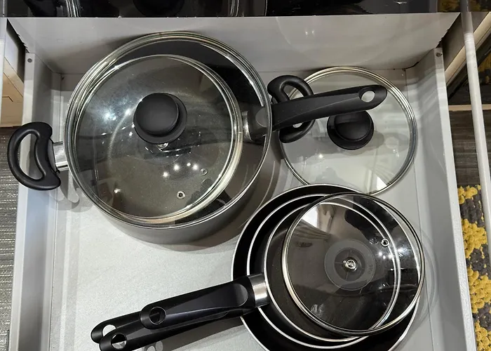 Serviced - - 2 Bed House-close To Centre - Hospital - Contractors - Business Travellers - Families *